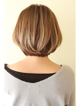 レウナ 外苑前(Reuna) 30代40代人気 お手入れ簡単丸みが可愛いボブ