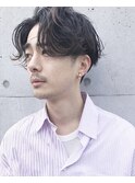 メンズヘア 前髪を上げたセンターパート アップバングパーマ