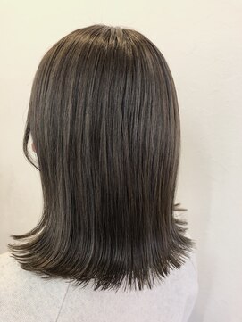 美容室ヴィ ザ ヴィ ミディアムハイライト