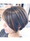 くびれレイヤー丸みショートブラウンハイライト白髪ぼかし