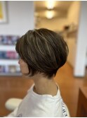 大人ハイライト×お手入れ楽なショートボブ