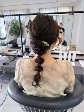 ニィ(2iee.) 結婚式参列ヘア