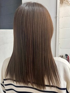 イン(in.) <17>30代女性×ママ×ロング×酸性ストレート