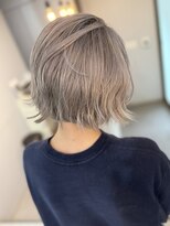 ブロンド(Blonde)&nbsp;シャドウルーツ　大人のハイトーンボブ