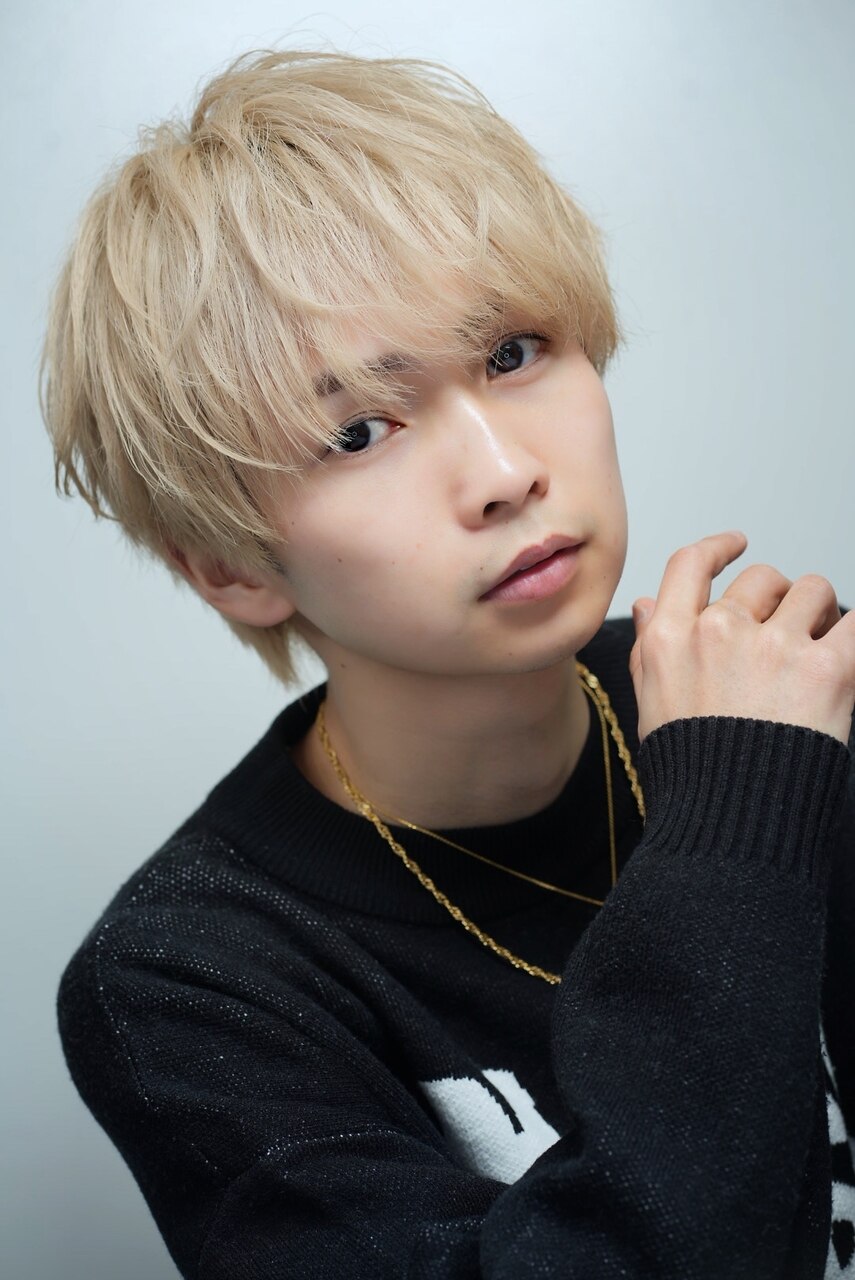 ラウンドマッシュブロンドヘアマッシュツーブロック：L272461874