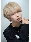 ラウンドマッシュブロンドヘアマッシュツーブロック