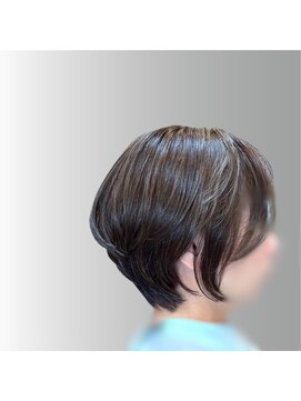 ヒサ(HISA) 白髪ぼかしショート