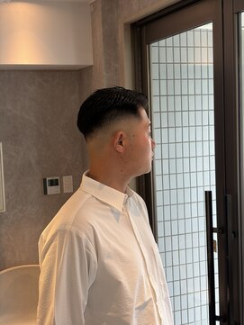 ザ クラン バイ ヘッドライト 仙台長町店(THE CLAN by HEADLIGHT) 【フェードカット】ミドルスキンフェード/サイドパート/仙台長町
