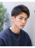 スキンフェードツーブロックアップバング爽やかメンズヘア