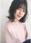 暗髪 シースルーバング ウェーブ外ハネ