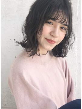 ルティア(Lutia) 暗髪 シースルーバング ウェーブ外ハネ