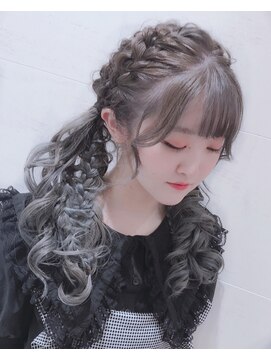 レナークソワン(LENAHC SOIN) 編み込みツインテール