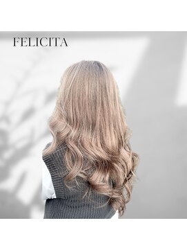 フェリシータ ミューズ(FELICITA musse) 【FELICIT】外国人風透明感ミルクティーベージュ×大人巻き髪