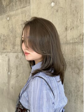 ハーフアンドハーフ(HALF and HALF) オリーブベージュ/レイヤーカット/赤み消しカラー/前髪無し