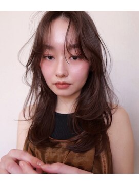 シア(SHEA gakugeidaigaku) 育てるカラー(育てるハイライト)×顔まわりレイヤーくびれミディ