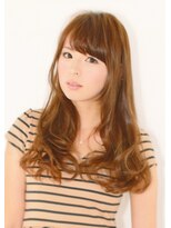 イースタイル 志都呂店(e-style com’s hair)&nbsp;大きめカールでフェミニンな印象の艶感あるドーリーロング