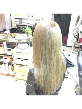 アイコン トゥーグランノール(EIKON to grand nord) 夏にぴったりグレージュ