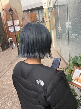 ビュートリアム 梅田(BEAUTRIUM) ネイビーブルーカラー