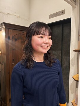 テテ ニコ(tete nico) ぱつんとバングにゆるパーマ〇