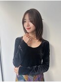 顔まわり大人ストレートレイヤーミディアム