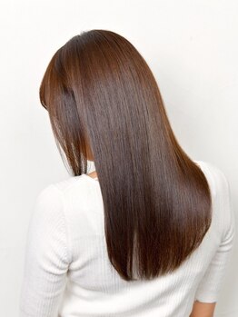 コム(com by neolive)の写真/【カット+縮毛矯正+Aujuaトリートメント￥18300】自然にまとまる柔らかストレートに♪髪質改善も取扱あり