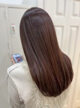 髪と頭皮への優しさを極めた、次世代のオーガニックカラー『HUEヒュウカラー』