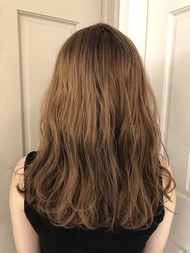 ロンドアベニール 北千住(Lond avenir) namie  ハイトーンベージュ系カラー