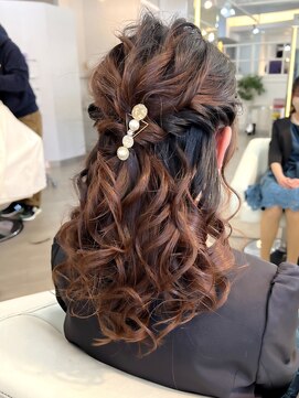 グラマシー アレックス(Gramercy alex) ハーフアップアレンジ20代30代40代