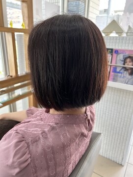 スタジオ アルファプラス 日暮里店(studio α+) ステップボーンカットカットボブショートハイライト白髪ぼかし