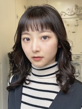 カムジーヘッドカミノウラ(COMEGHEAD KAMINOURA) 顔まわりレイヤーカットくびれミディ韓国レイヤーショート上乃裏