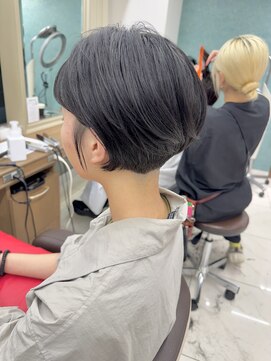 アッシュ 下北沢店(Ash) 黒髪でもカッコかわいい刈り上げショート