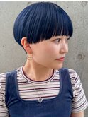 ブルーブラック刈り上げマッシュケアブリーチブルーヘア