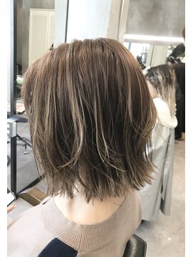 エイト 池袋店(EIGHT ikebukuro) 前下がり外はねボブ