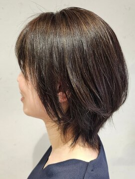 ミドル(MIDDLE) ショートウルフ/白髪ぼかし/府中/夜間/