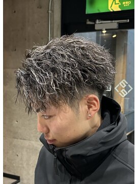 イーラ(era) ツイスパリバースアップバングホワイトメッシュハイライト