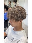ハイライト波巻きツイストスパイラルツーブロックメンズパーマ