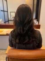 マーリャヘアー(mallia hair)&nbsp;やわらかい質感のウェーブ×艶カラー