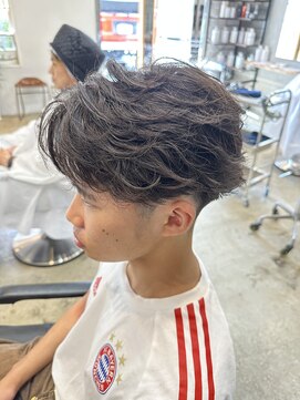 リット(lit.) MEN’S HAIR/ブルーブラック/フェザーパーマ/守谷