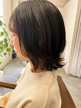 リヴゴーシュ(rive gauche) <48>ふんわりミディアムレイヤースタイル