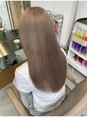 ミルクティーベージュミディアムレイヤーハッシュカット