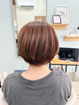 フワフワ(fwfw) 白髪ぼかしハイライト×ショートカット
