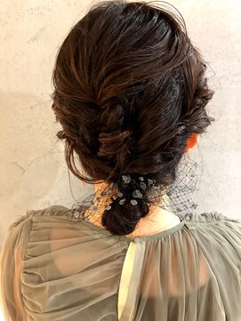 ウィーク 梅田(UiiC) ゆるふわシニヨン【 uiic stylist rira 】