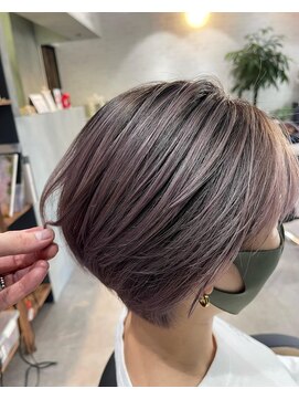 クラッチバイシオンアグリゲイト(CLUTCH by Zi-on aggregate) シャドールーツ×小顔補正立体カット/ピンクアッシュ×ショート