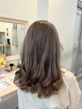 ウフアンビアンス(Oeuf.ambiance) ブリーチ1回オリーブベージュ