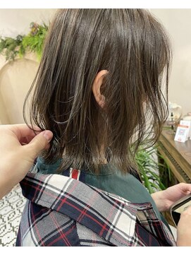 グリン 栄(grin) レイヤーボブ×オリーブカラー