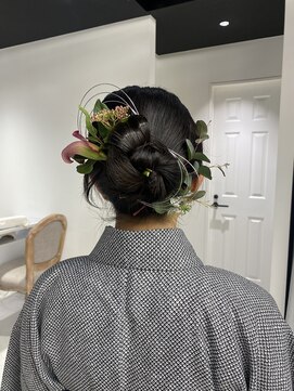 ゼスト 八王子店(ZEST) 生花をつかったタイトシニヨン