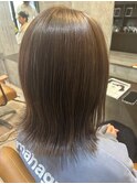 透明感シルクベージュ赤み消しカラー大人可愛い外ハネミディ