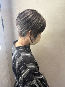 エストレーラ(estrela) 『estrela』　小顔丸みくびれショート