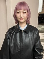 イル(iru)&nbsp;レイヤーボブ　ピンクカラー　ハイトーンカラー
