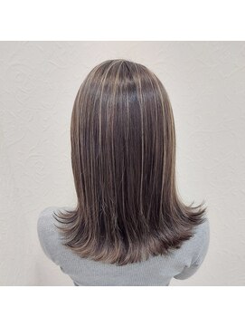 リー ルーチェ 布施(Lee Luce) デザインカラー♪グレージュスタイル☆【店長】